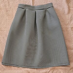 Like an Angel Women's Black and White Striped Pleated A-line  Skirt Size M